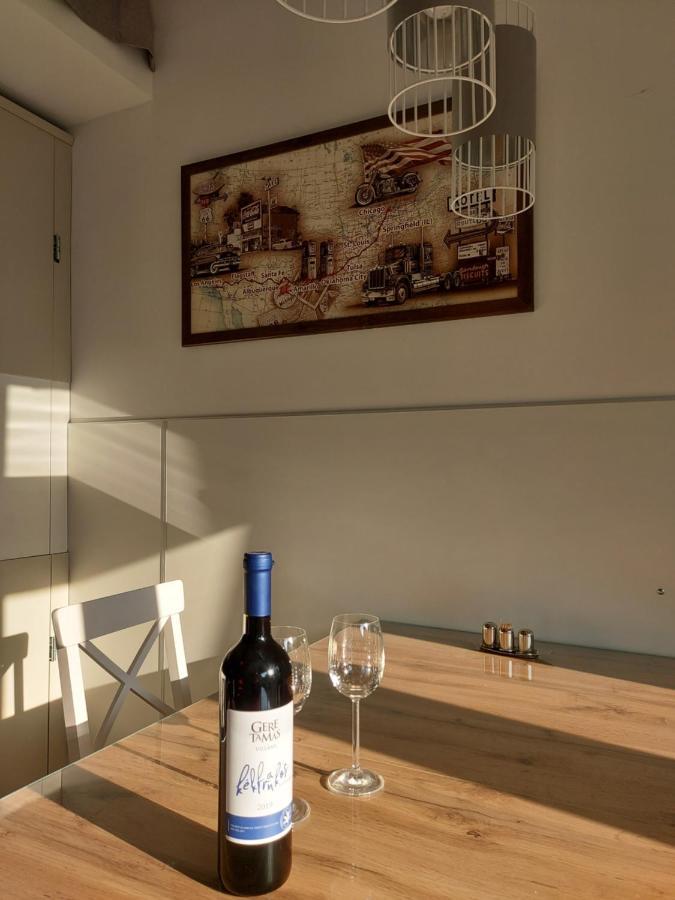 דירות Székesfehérvár 2+2Szemelyes Apartman Kerttel מראה חיצוני תמונה